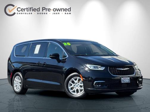 Diamond Black Crystal Pearlcoat 2025 Chrysler Pacifica L