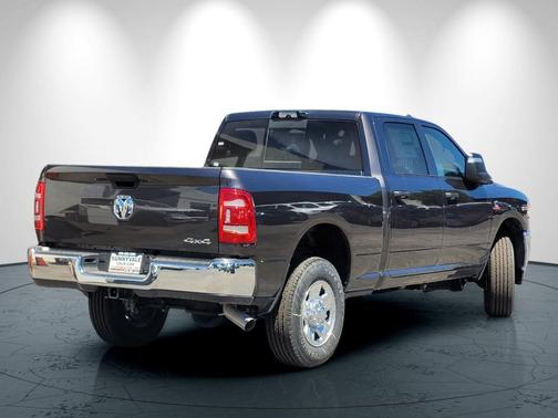 2024 RAM 2500 Tradesman Crew Cab 4x4 6'4' Box