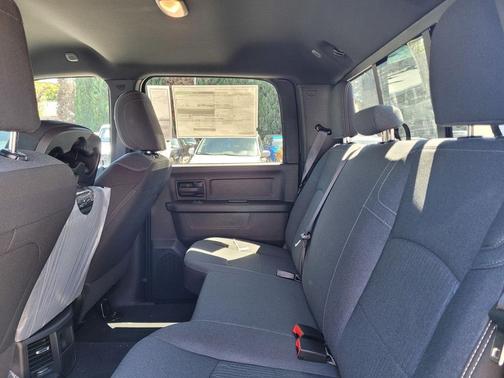 2024 RAM 2500 Tradesman Crew Cab 4x4 6'4' Box