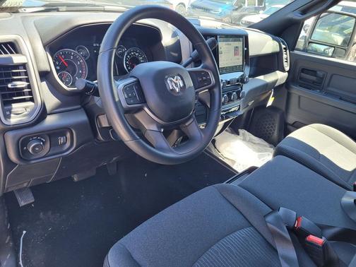 2024 RAM 2500 Tradesman Crew Cab 4x4 6'4' Box