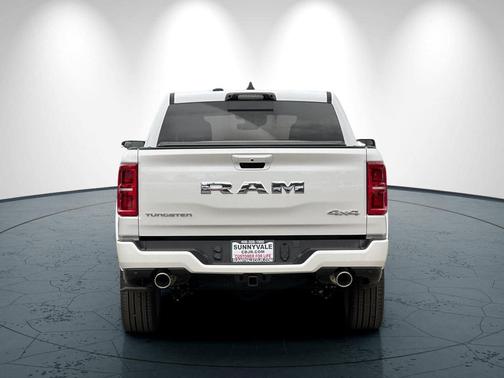 Ivory White Tri-Coat Pearlcoat 2026 RAM 1500 ST