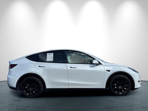 Pearl White Multi-Coat 2024 Tesla Model Y Long Range Dual Motor All-Wheel Drive