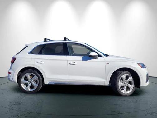 2022 Audi Q5 45 S line Premium Plus