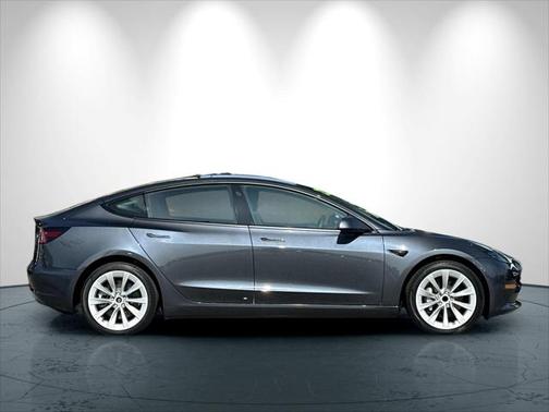 2022 Tesla Model 3 Standard Range