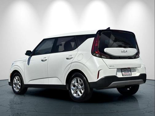 Snow White Pearl 2025 Kia Soul LX
