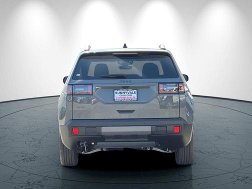 Sting-Gray Clearcoat 2026 Jeep Cherokee Laredo 4x4