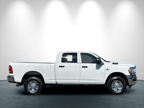 2024 RAM 2500 Tradesman Crew Cab 4x4 6'4' Box