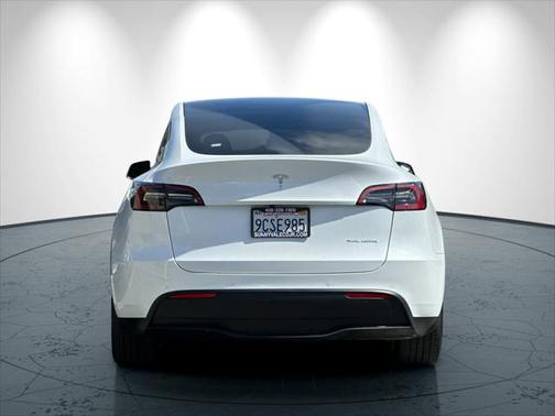 2022 Tesla Model Y Long Range Dual Motor All-Wheel Drive