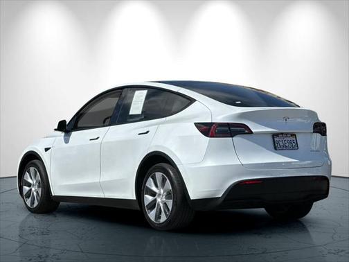 2022 Tesla Model Y Long Range Dual Motor All-Wheel Drive