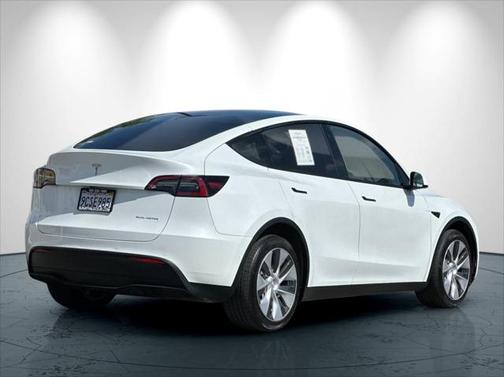 2022 Tesla Model Y Long Range Dual Motor All-Wheel Drive