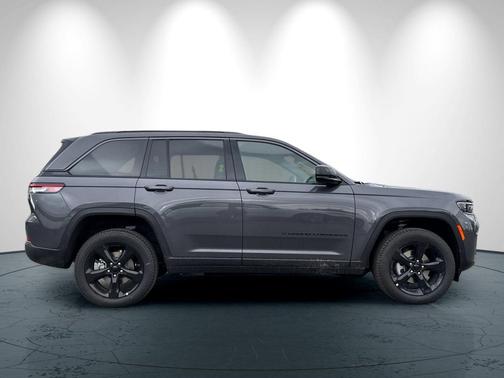 Baltic Gray Metallic Clearcoat 2026 Jeep Grand Cherokee Limited
