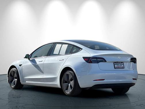Pearl White Multi-Coat 2023 Tesla Model 3 Standard Range