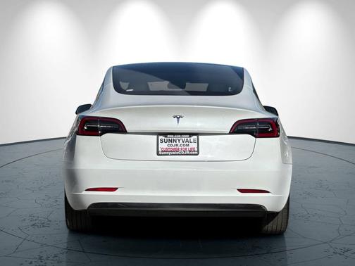 Pearl White Multi-Coat 2023 Tesla Model 3 Standard Range