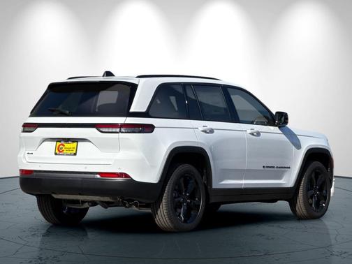 Bright White Clearcoat 2026 Jeep Grand Cherokee Limited