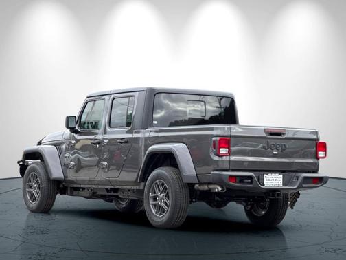 Granite Crystal Metallic Clearcoat 2026 Jeep Gladiator Sport S