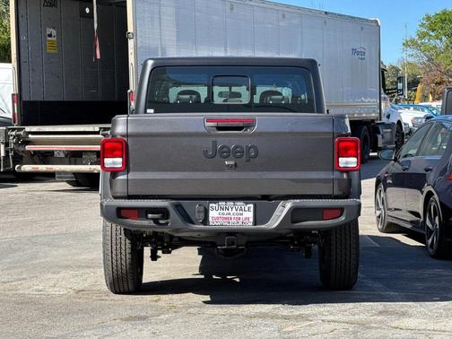 2026 Jeep Gladiator Sport