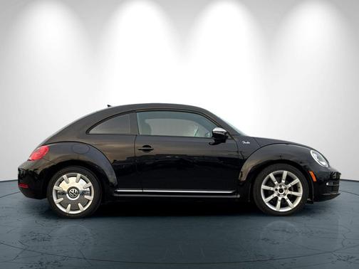 2013 Volkswagen Beetle 2.5L Fender Edition
