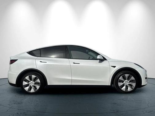 2023 Tesla Model Y RWD