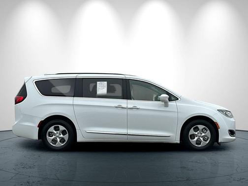 2018 Chrysler Pacifica Hybrid Touring L