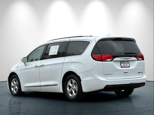 2018 Chrysler Pacifica Hybrid Touring L
