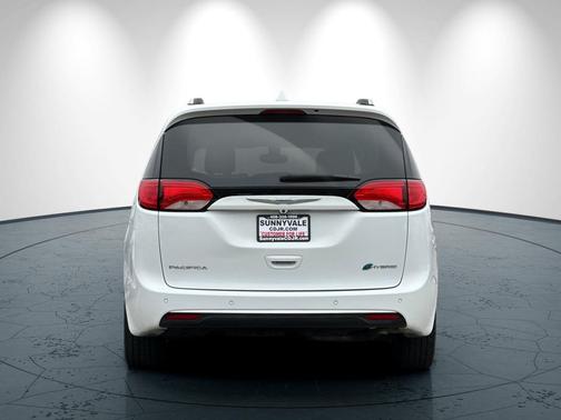 2018 Chrysler Pacifica Hybrid Touring L
