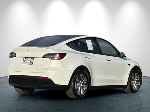 2022 Tesla Model Y Long Range Dual Motor All-Wheel Drive