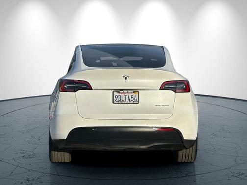 2022 Tesla Model Y Long Range Dual Motor All-Wheel Drive