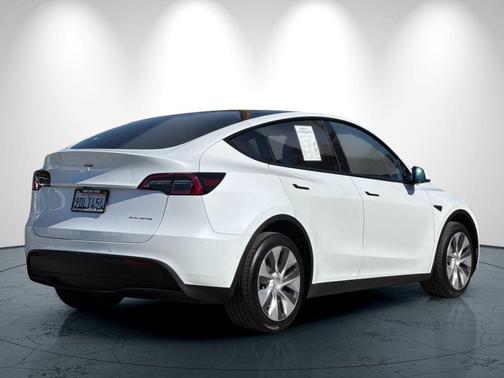 2022 Tesla Model Y Long Range Dual Motor All-Wheel Drive