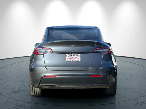 2022 Tesla Model Y Long Range Dual Motor All-Wheel Drive