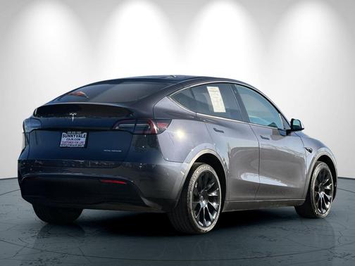 2022 Tesla Model Y Long Range Dual Motor All-Wheel Drive