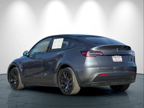 2022 Tesla Model Y Long Range Dual Motor All-Wheel Drive