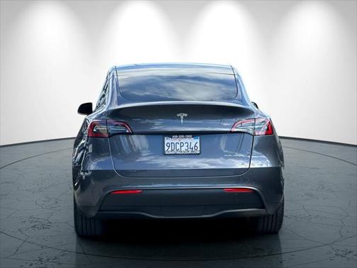 2022 Tesla Model Y Long Range Dual Motor All-Wheel Drive