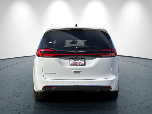 2026 Chrysler Pacifica L