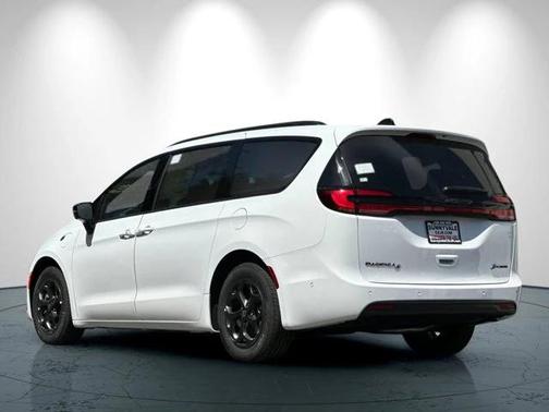 2025 Chrysler Pacifica Hybrid Premium S Appearance Pkg