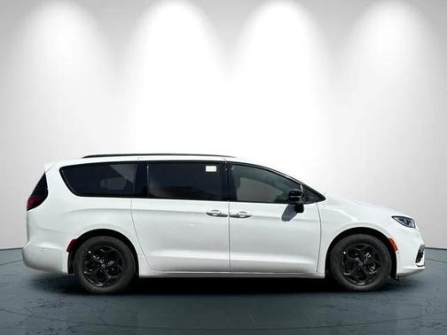 2025 Chrysler Pacifica Hybrid Premium S Appearance Pkg