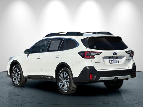 Crystal White Pearl 2021 Subaru Outback Limited XT