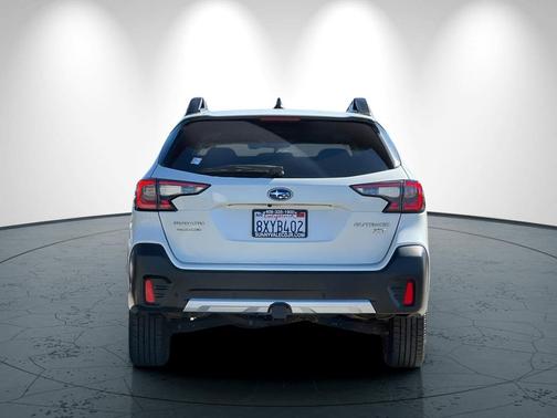 Crystal White Pearl 2021 Subaru Outback Limited XT