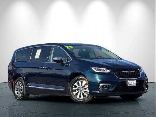 2023 Chrysler Pacifica Hybrid Limited