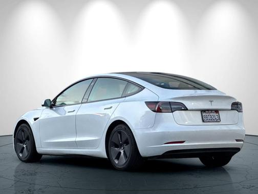 2022 Tesla Model 3 Standard Range