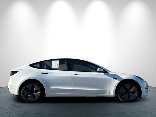 Pearl White Multi-Coat 2022 Tesla Model 3 Long Range