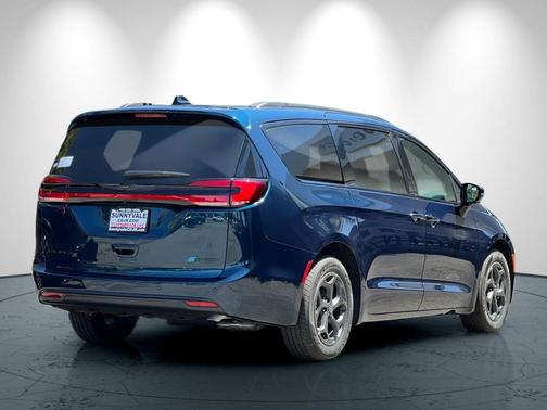 2025 Chrysler Pacifica Hybrid Premium S Appearance Pkg
