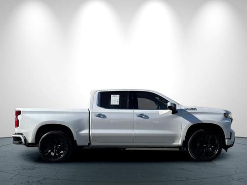 Iridescent Pearl Tricoat 2021 Chevrolet Silverado 1500 High Country