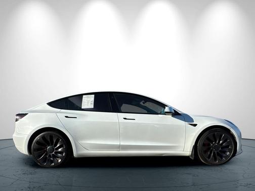 Pearl White Multi-Coat 2022 Tesla Model 3 Performance