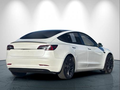 Pearl White Multi-Coat 2022 Tesla Model 3 Performance