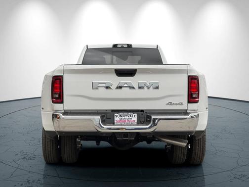 Bright White Clearcoat 2026 RAM 3500 Tradesman Crew Cab 4x4 8' Box