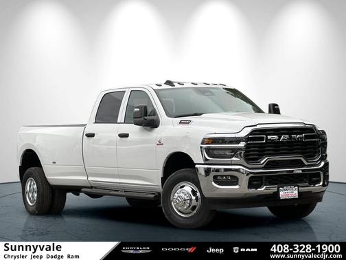 Bright White Clearcoat 2026 RAM 3500 Tradesman Crew Cab 4x4 8' Box