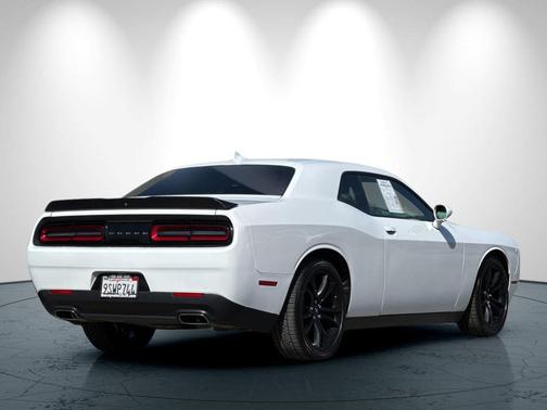 White Knuckle Clearcoat 2018 Dodge Challenger SXT