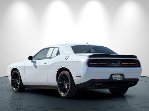 White Knuckle Clearcoat 2018 Dodge Challenger SXT