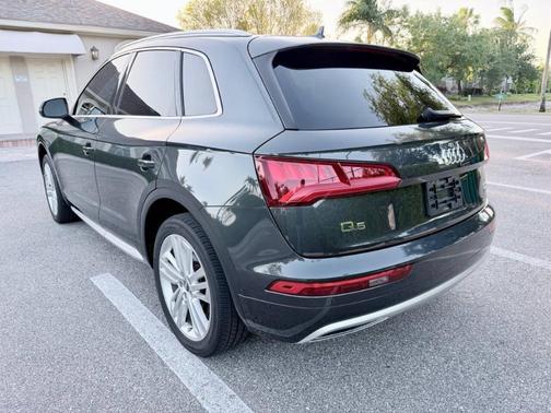 Manhattan Gray Metallic 2018 Audi Q5 2.0T Premium Plus