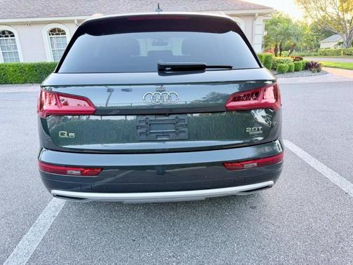 Manhattan Gray Metallic 2018 Audi Q5 2.0T Premium Plus